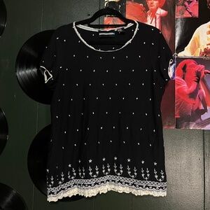 Y2K Black & white short sleeve top with lace detail on trim Petite Med